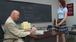 Профессор философии принуждает студентку побаловать ее в узкий пердак по справедливости за халявную сдачу теста